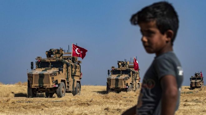 Marşuri otomane acompaniază la frontieră atacurile din Siria