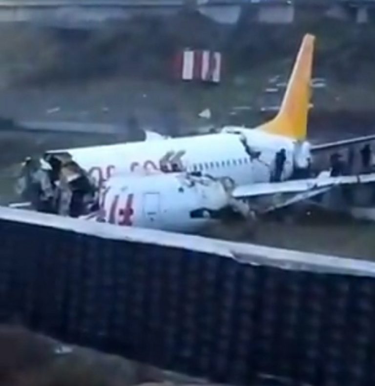 Autorităţile turce au deschis o anchetă împotriva piloţilor avionului dislocat la Istanbul
