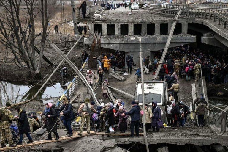 Aproximativ 150.000 de persoane evacuate prin coridoare umanitare în Ucraina