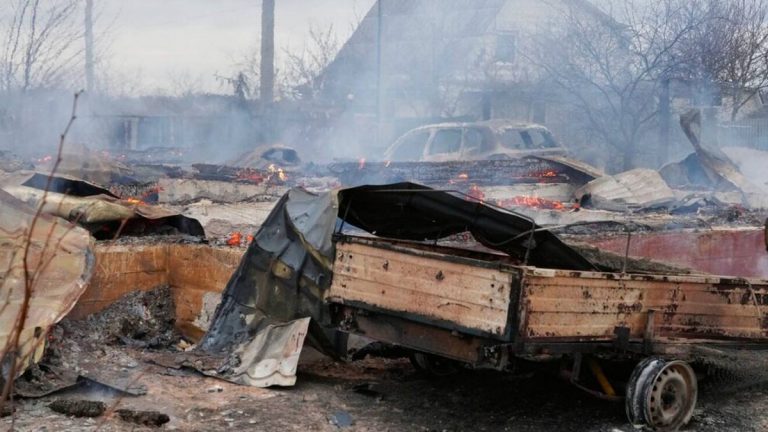 Ruşii au bombardat un oraş din nord-estul Ucrainei! Trei oameni au murit şi 12 au fost răniţi!
