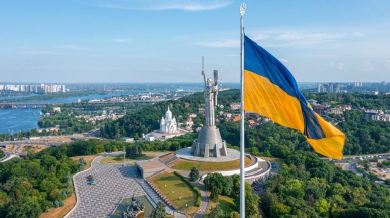 Ucraina suspendă serviciile consulare pentru bărbaţii de vârsta mobilizării care trăiesc peste hotare