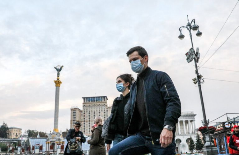 Kiev institue o interdicţie de circulaţie de sâmbătă seara şi până luni dimineaţa