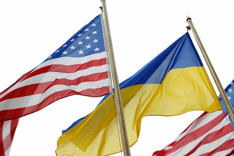 SUA vor impulsiona producţia de armament în Ucraina