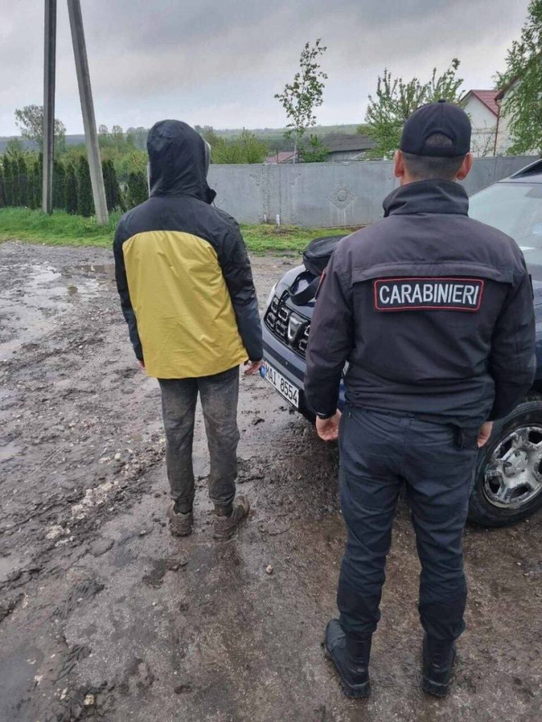 Un cetățean ucrainean a fost reținut de către un echipaj mixt după ce a traversat ilegal frontiera de stat