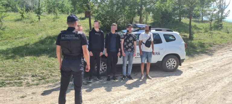 cinci ucraineni, surprinși în timp ce traversau ilegal frontiera de stat