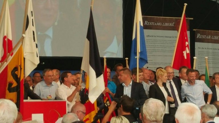 Conservatorii naţionalişti din UDC conduc în alegerile federale din Elveţia