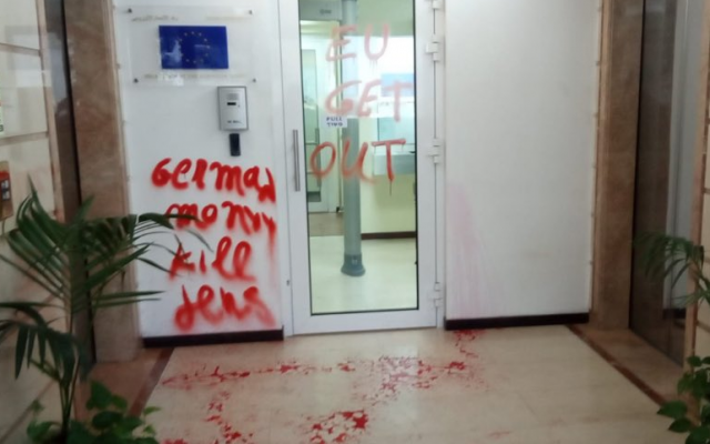 Ambasada Uniunii Europene în Israel a fost vandalizată cu graffiti