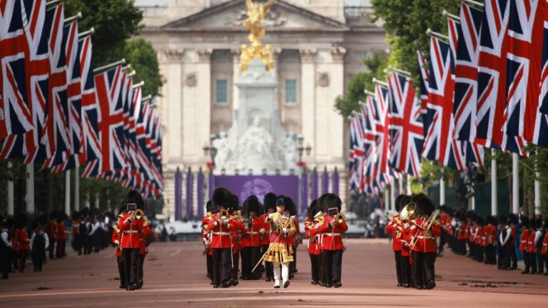 Membrii forţelor armate britanice din străinătate celebrează încoronarea regelui Charles al III-lea prin evenimente