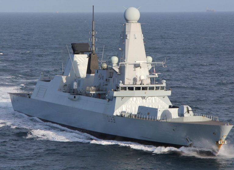 Royal Navy va escorta navele sub pavilion britanic în strâmtoarea Ormuz