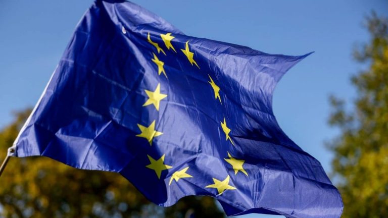 Drapelul UE a fost înlăturat de pe sediul din Bruxelles al reprezentanţei diplomatice britanice