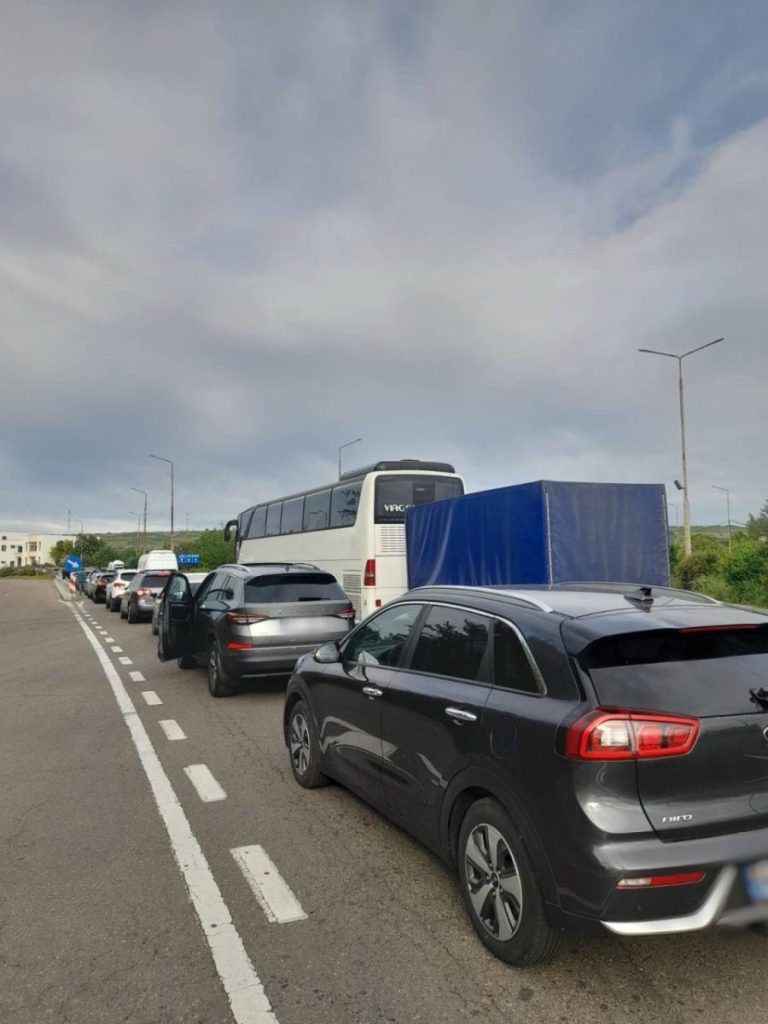 În posturile vamale, fluxul de trafic a constituit 𝟏𝟐𝟖𝟎𝟒 de perfectări pe sensurile de intrare/ieșire în/din Republica Moldova