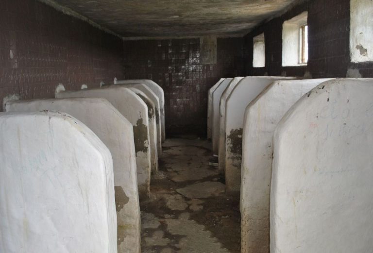 Peste 140 de școli din țară vor avea blocuri sanitare noi