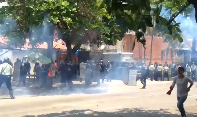 Venezuela: Cel puţin 11 persoane au murit în urma unei revolte într-o închisoare din nordul țării (ONG)