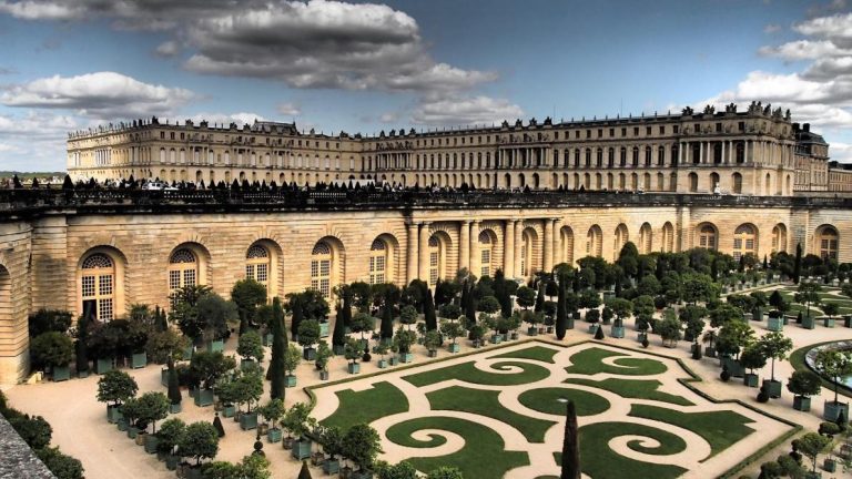 Palatul Versailles îşi închide porţile; parcul acestuia rămâne deschis
