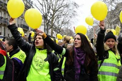Franța: Manifestaţie a femeilor “veste galbene” la Le Mans