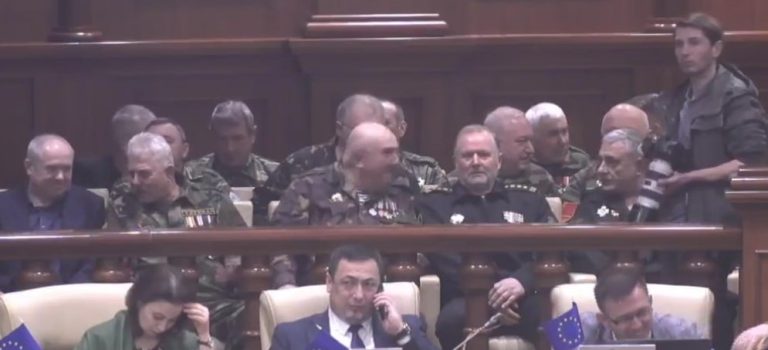 Mai mulți veterani au fost invitați la ședința Parlamentului