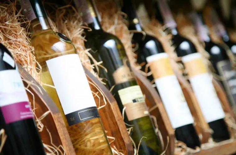 Fermierii australieni scot din pământ milioane de butuci de vie pe fondul superofertei de vin