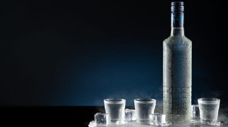 Grupul francez Pernod Ricard va opri complet exporturile de vodcă premium către Rusia