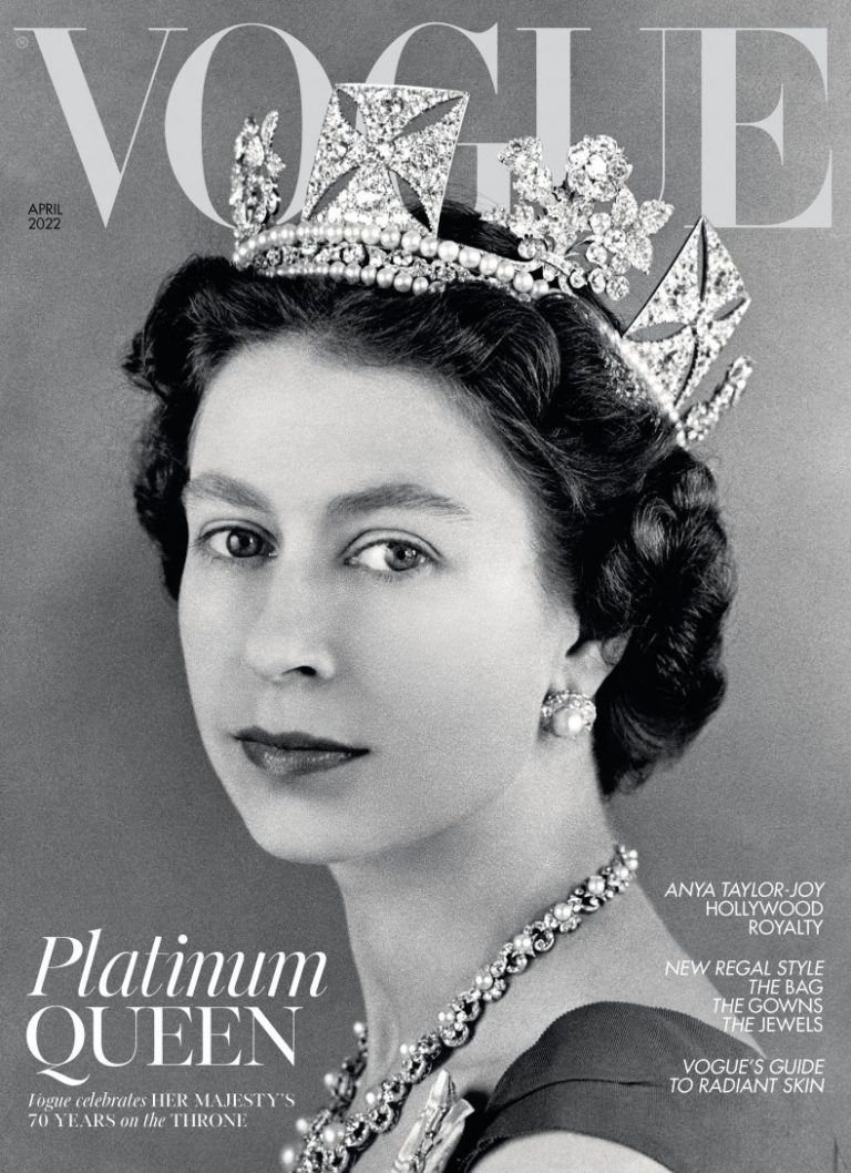O fotografie cu regina Elisabeta a II-a în tinereţe, pe coperta ediţiei britanice a revistei Vogue, cu ocazia Jubileului de Platină
