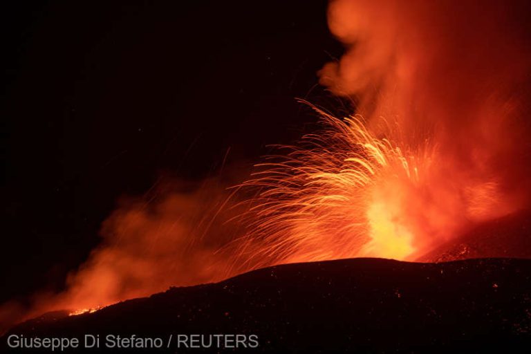 Italia/ Aeroportul din Catania, închis după ce Muntele Etna a erupt peste noapte