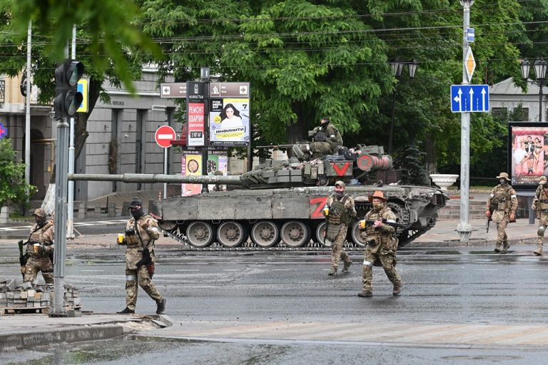 Luptătorii grupării Wagner părăsesc cartierul general militar din Rostov pe care îl ocupau